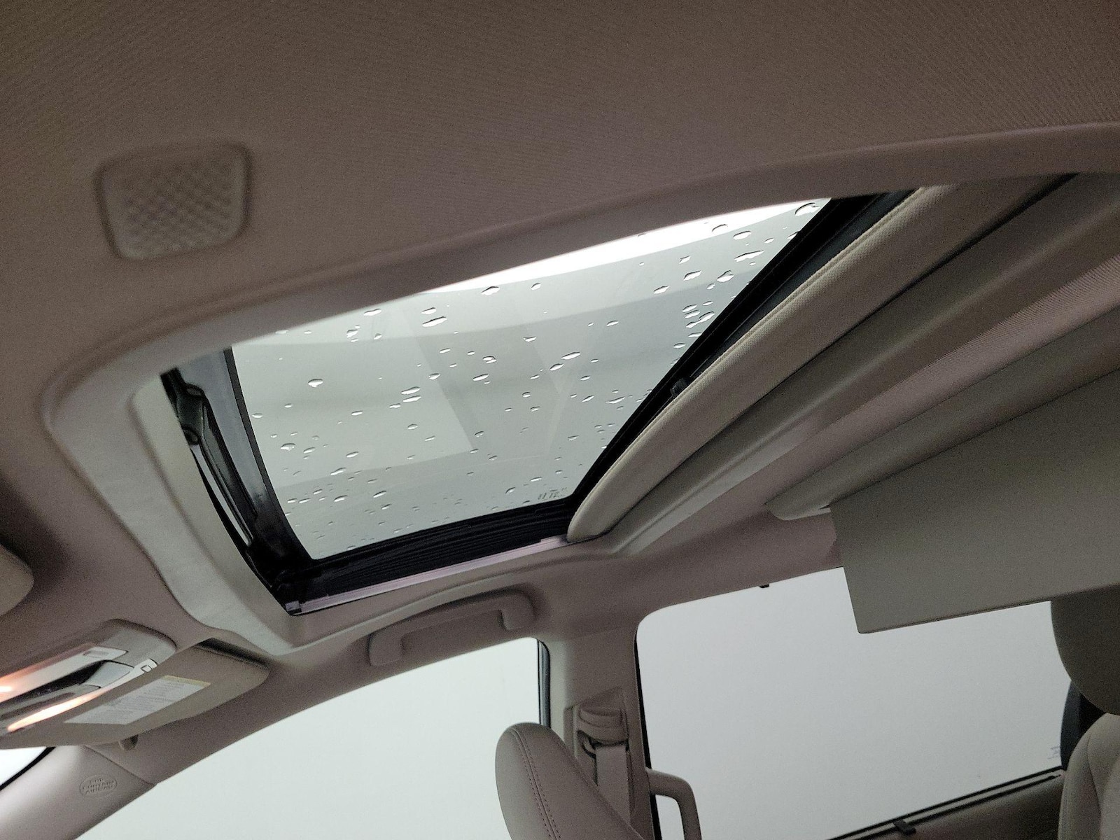 Sunroof(s) & Overhead Airbags