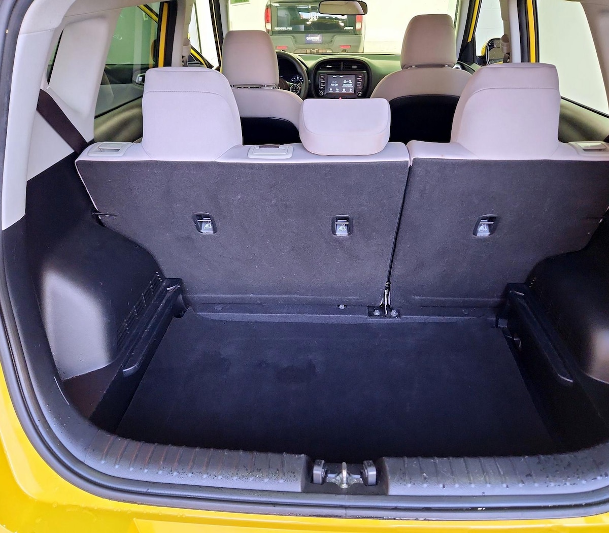 Trunk/Cargo (Seats Up)
