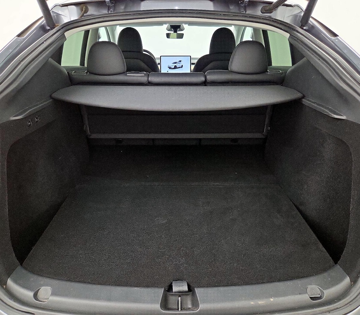 Trunk/Cargo (Seats Up)