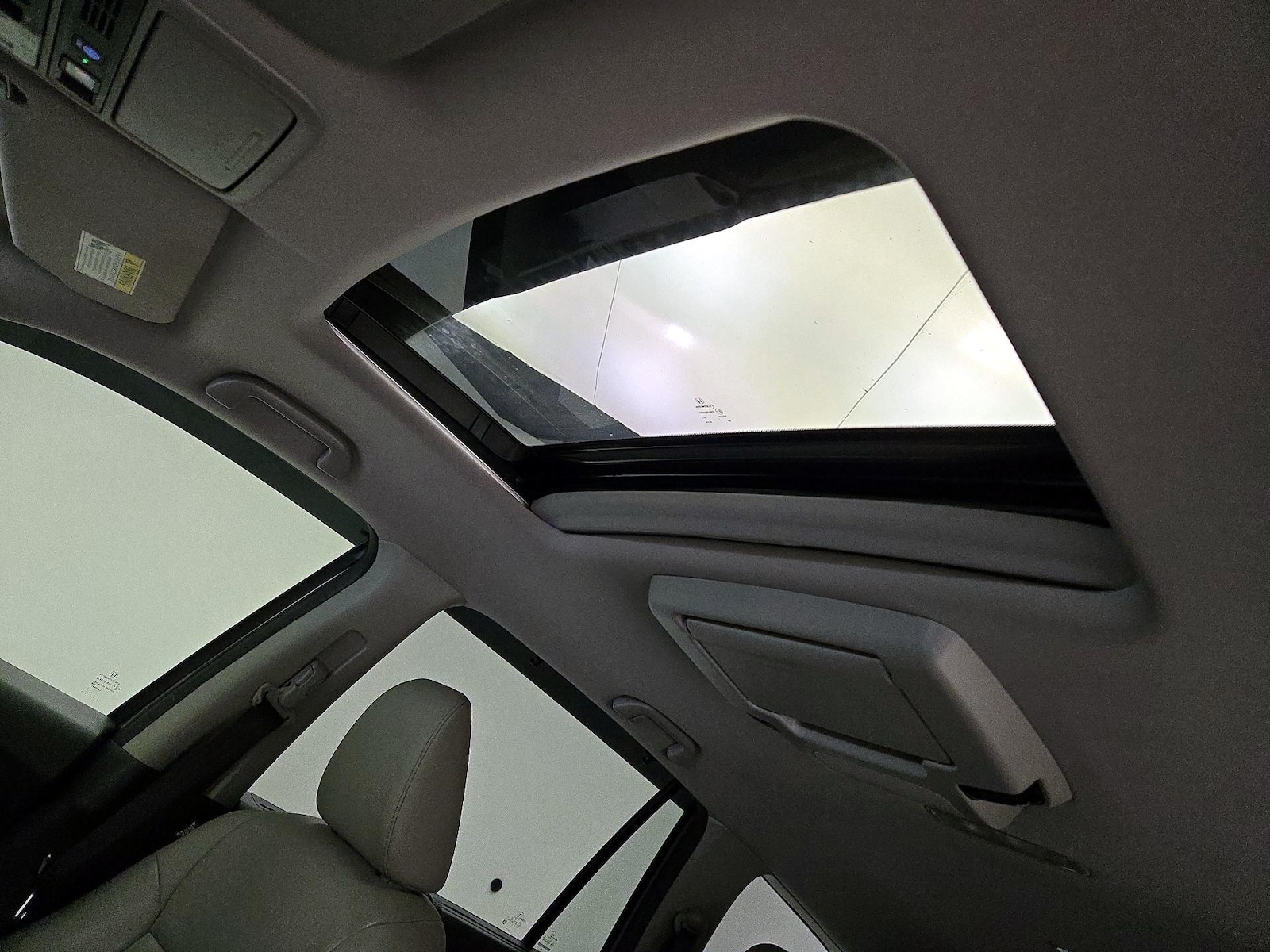 Sunroof(s) & Overhead Airbags