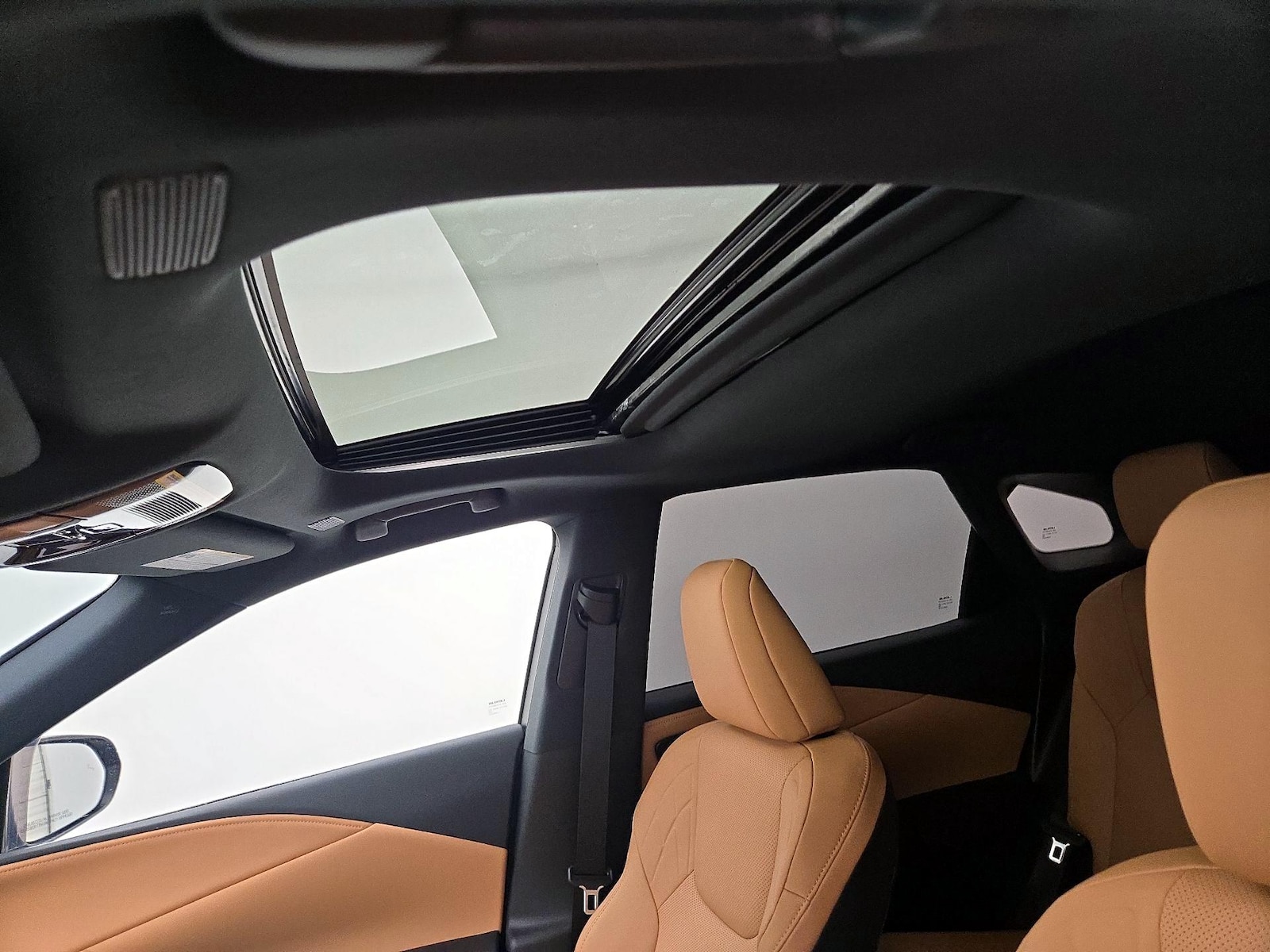Sunroof(s) & Overhead Airbags