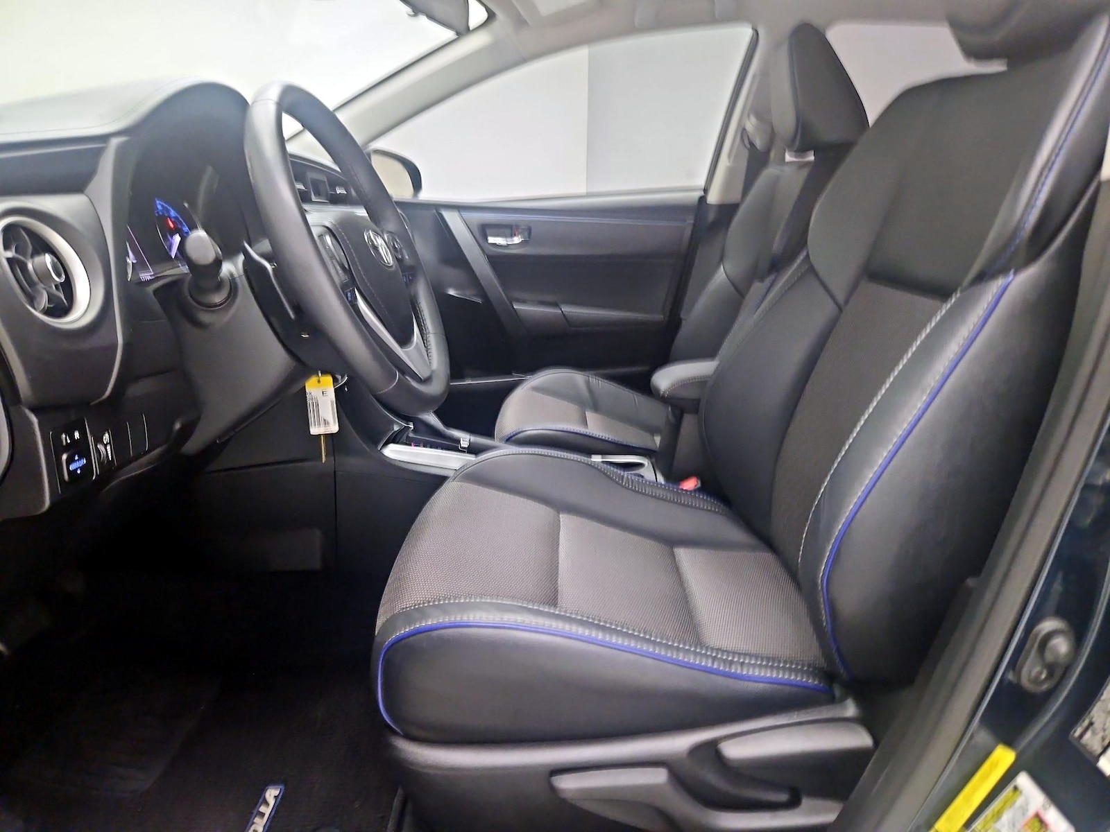 2017 Toyota Corolla SE - Photo 12