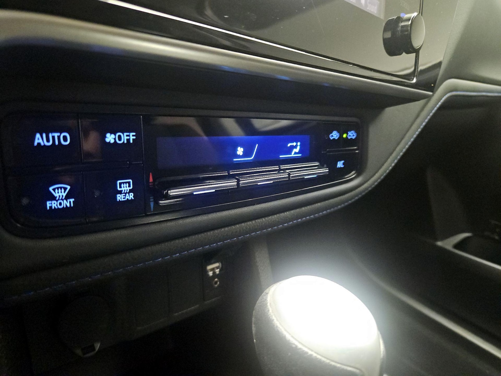 2017 Toyota Corolla SE - Photo 17
