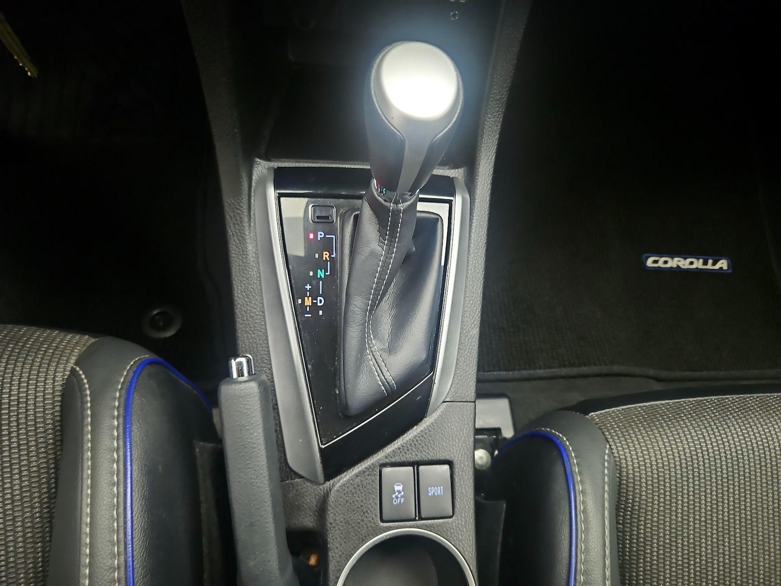 2017 Toyota Corolla SE - Photo 18