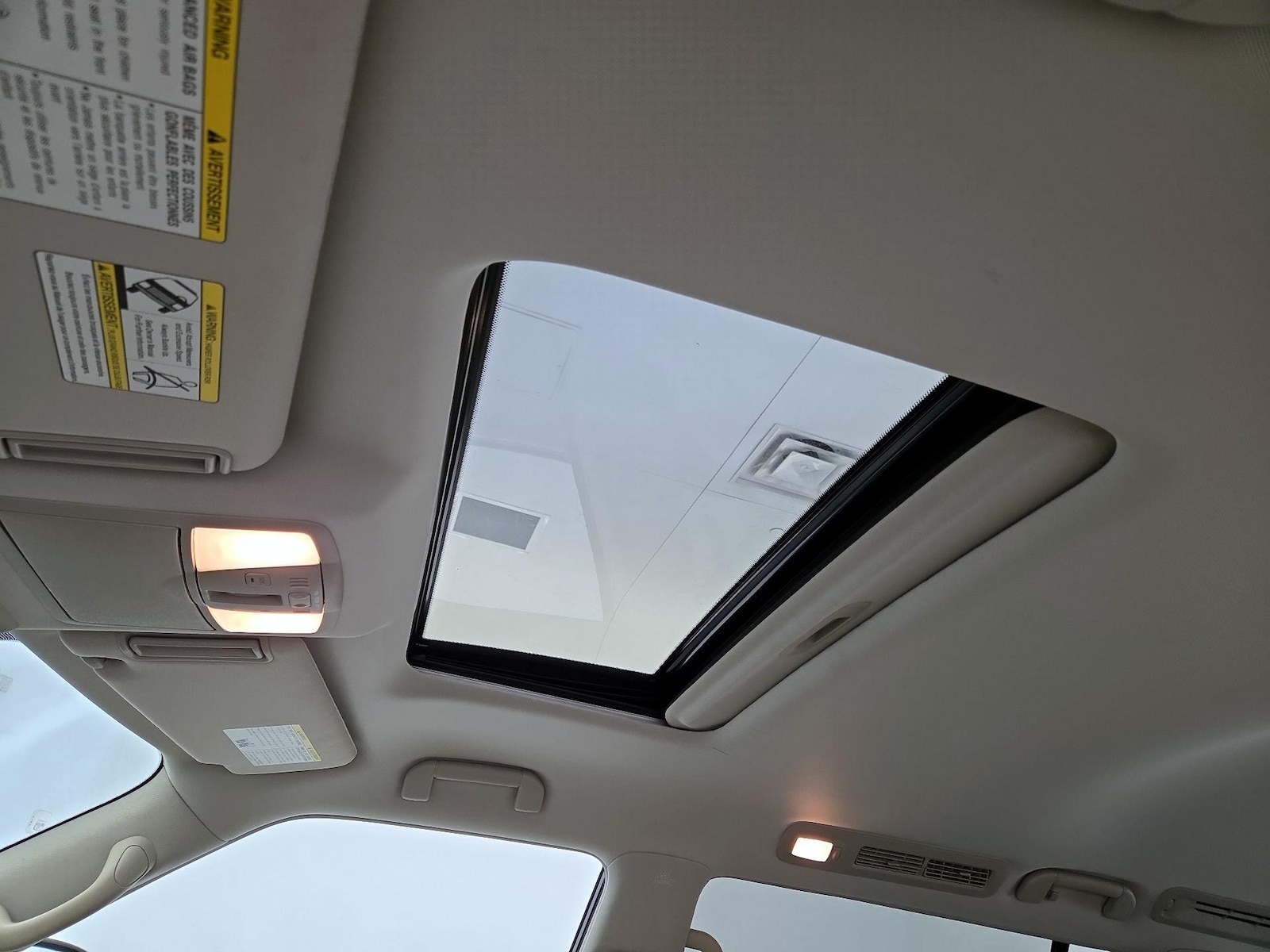 Sunroof(s) & Overhead Airbags