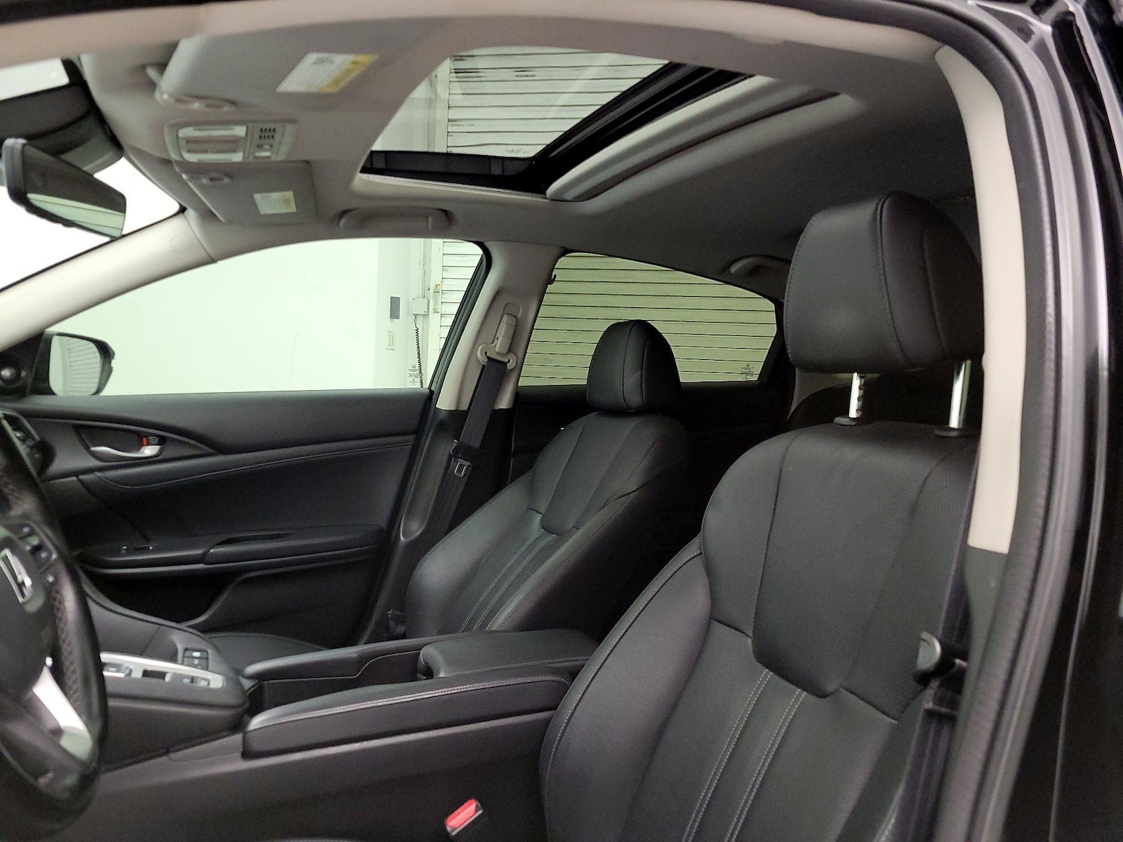 Sunroof(s) & Overhead Airbags