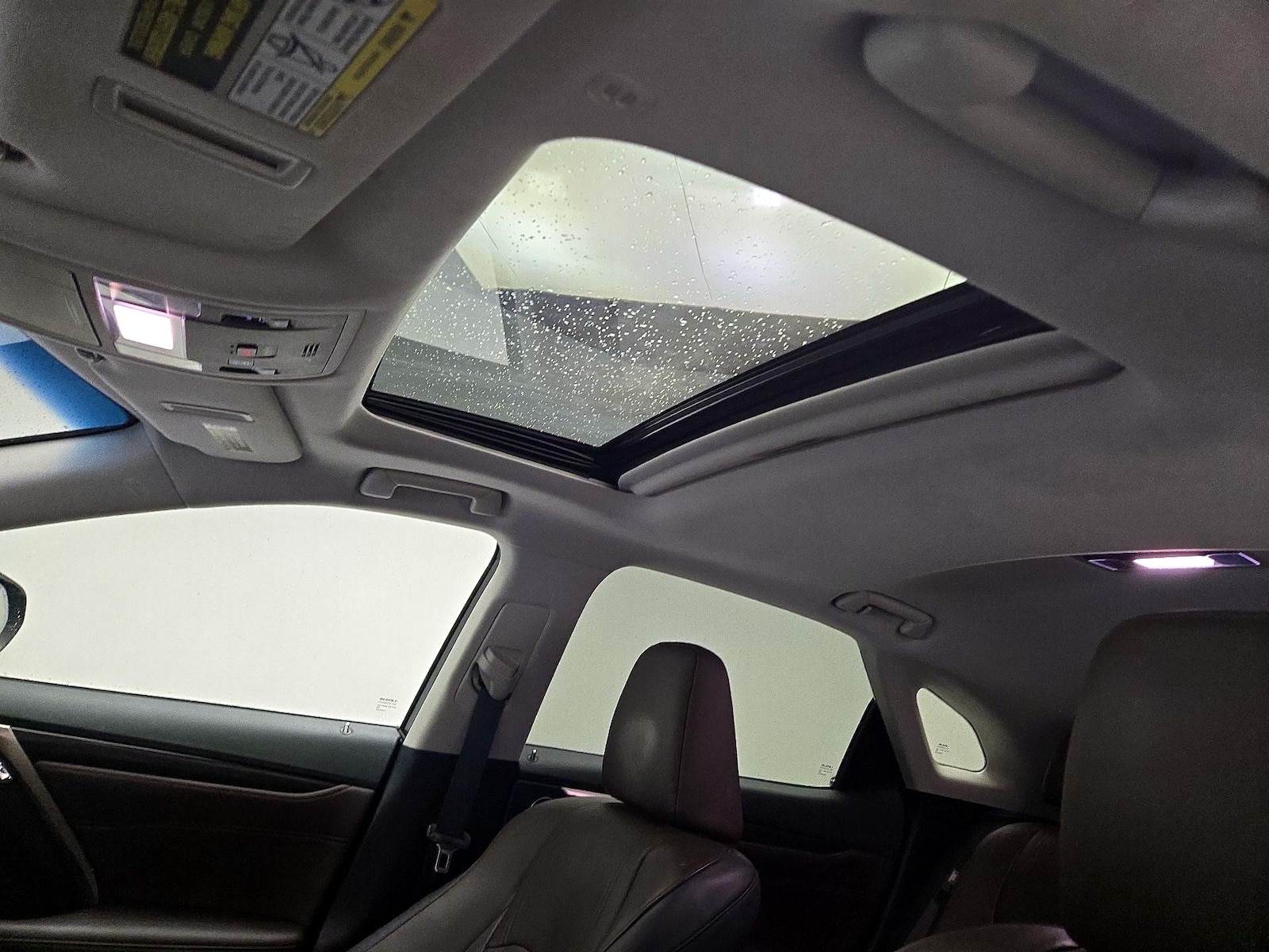Sunroof(s) & Overhead Airbags