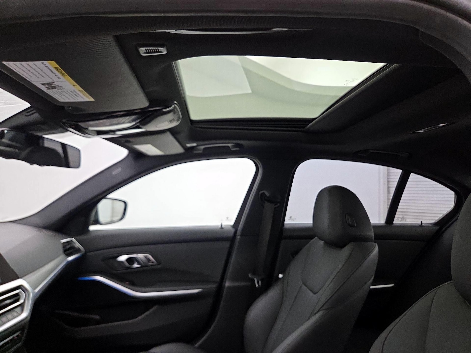Sunroof(s) & Overhead Airbags
