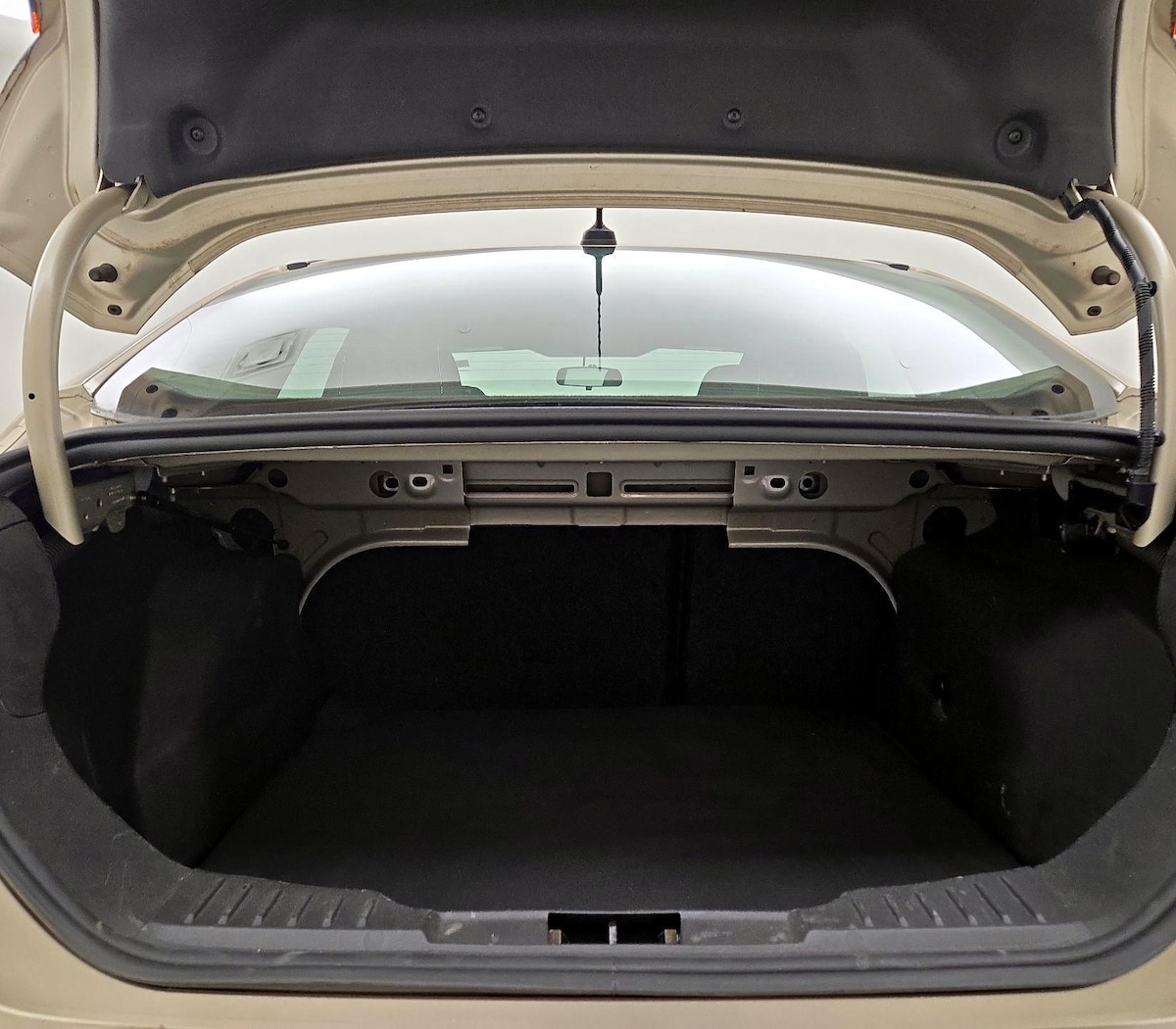 Trunk/Cargo (Seats Up)
