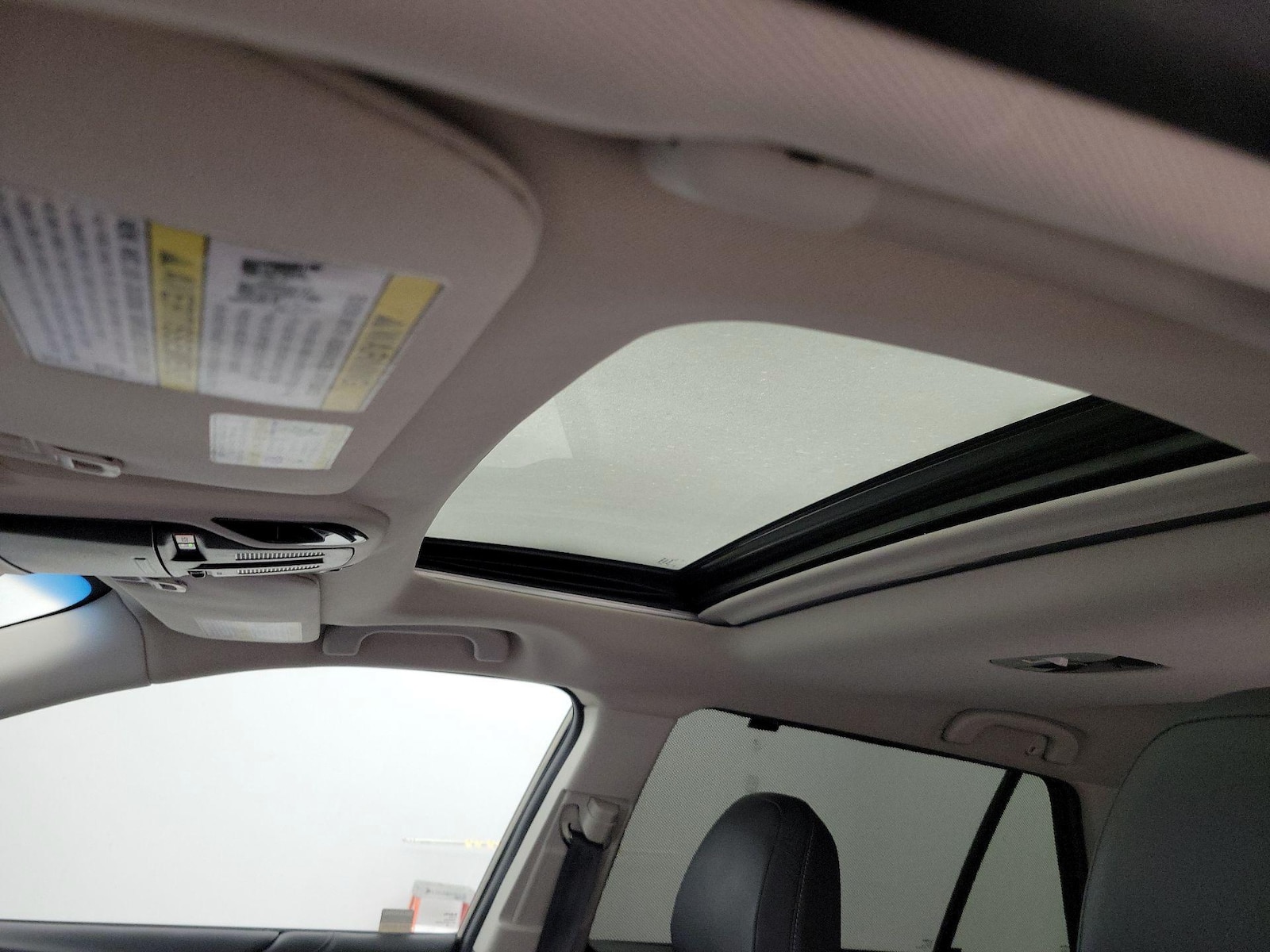 Sunroof(s) & Overhead Airbags