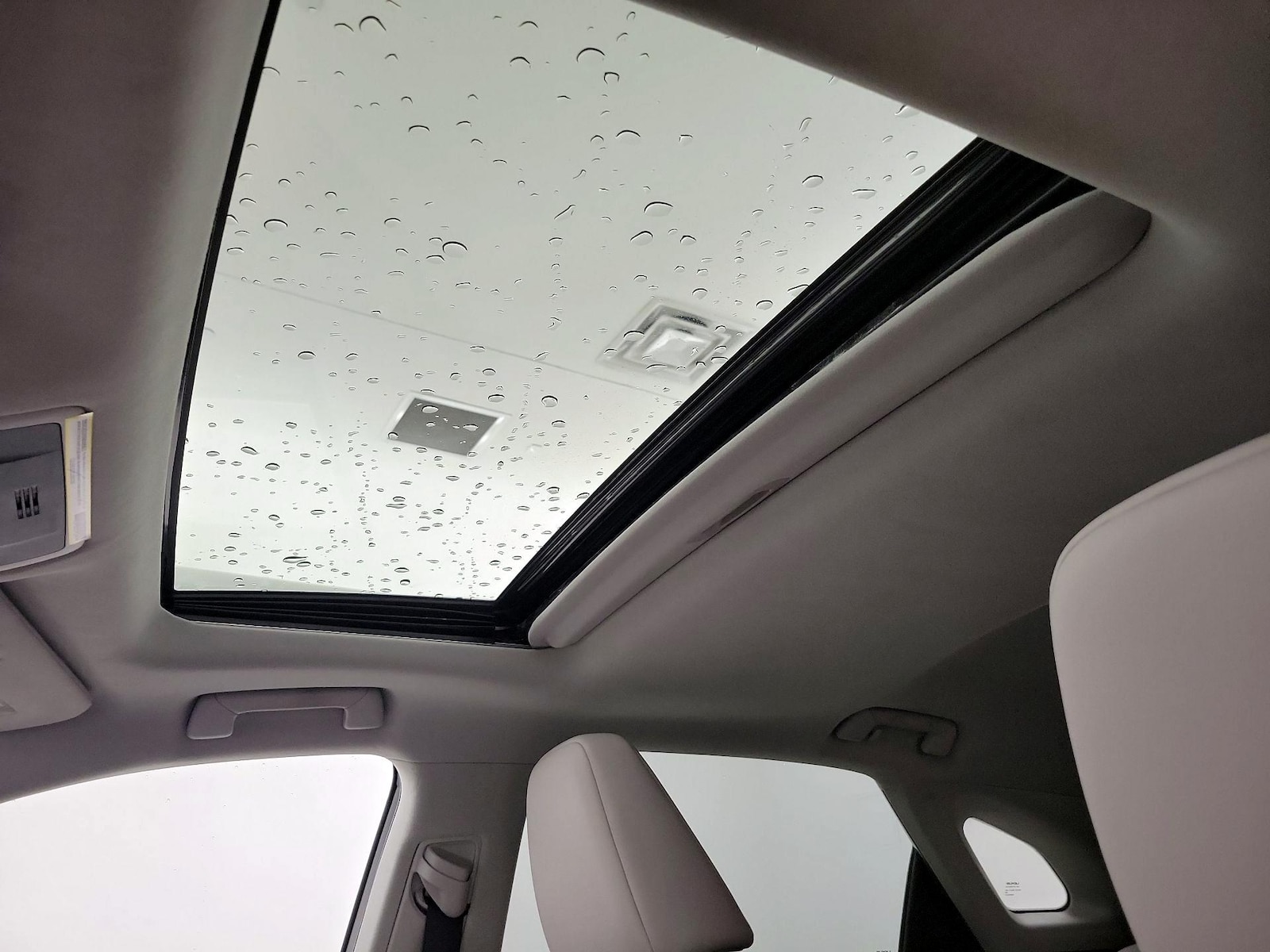 Sunroof(s) & Overhead Airbags