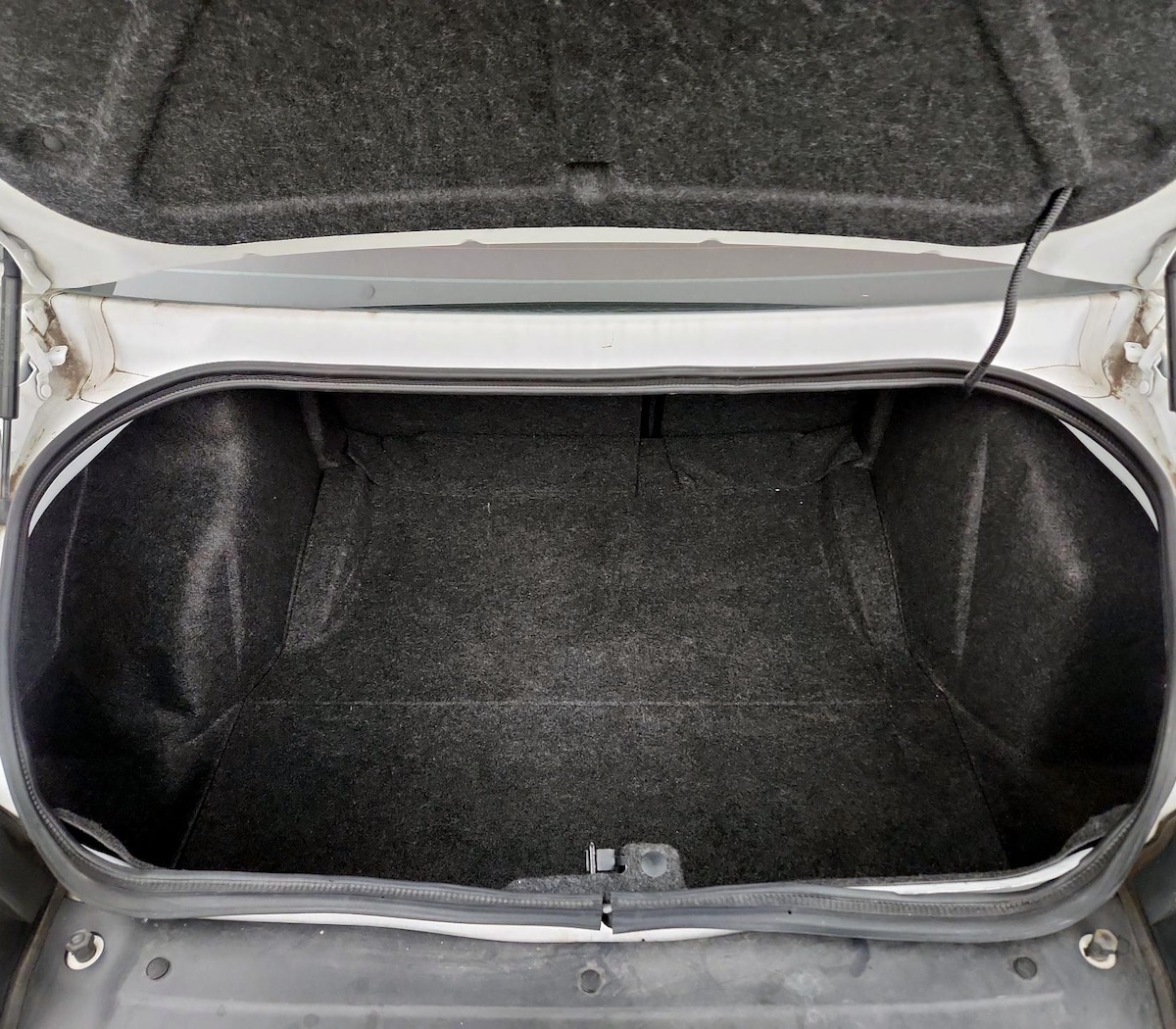 Trunk/Cargo (Seats Up)