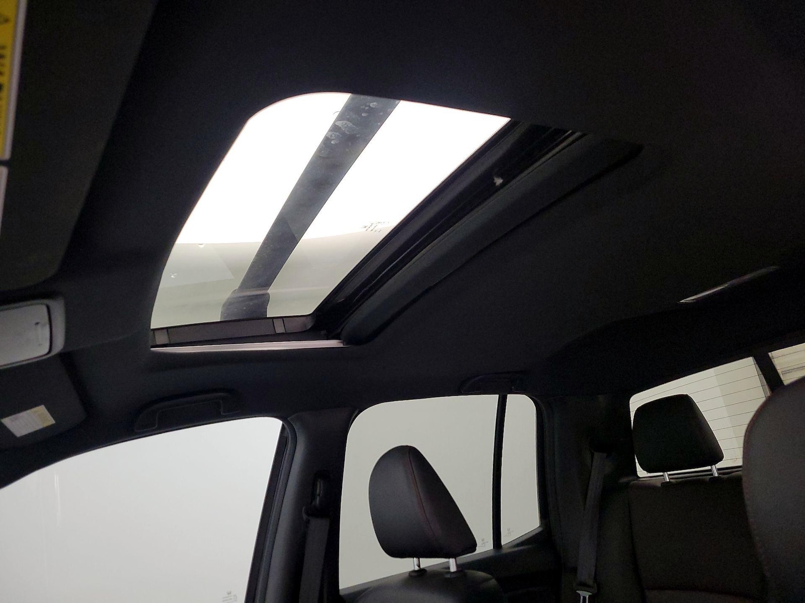 Sunroof(s) & Overhead Airbags