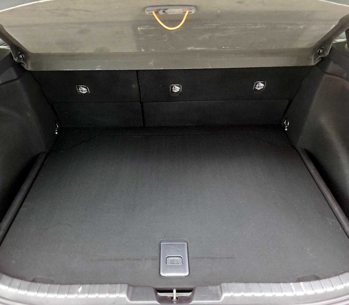 Trunk/Cargo (Seats Up)