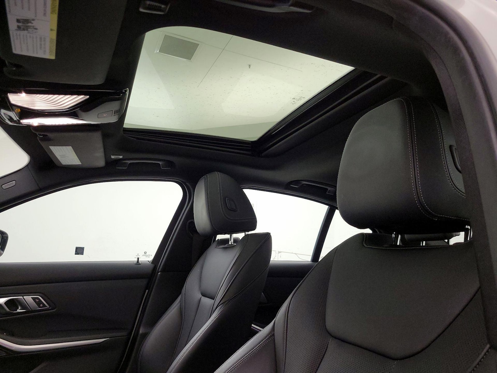 Sunroof(s) & Overhead Airbags