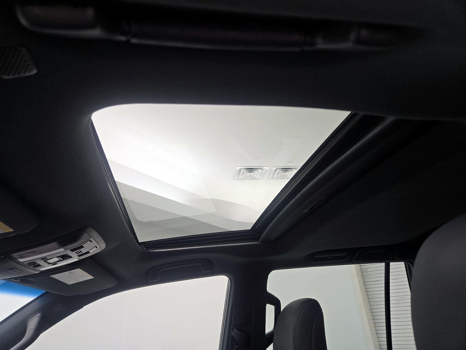Sunroof(s) & Overhead Airbags