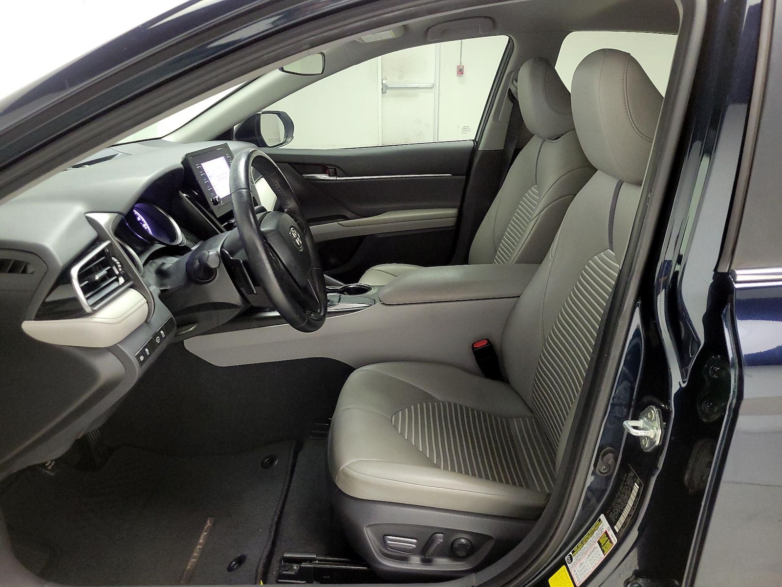 Power Seat(s) & Side Airbags