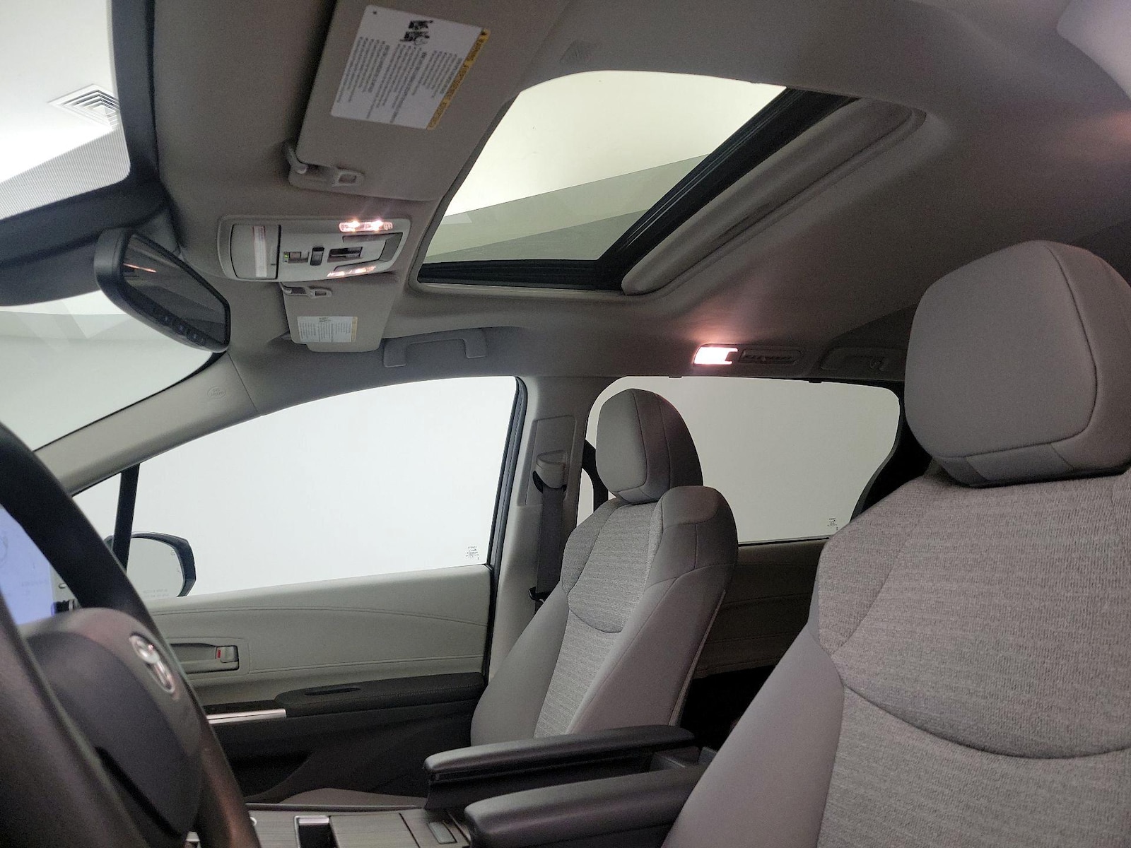 Sunroof(s) & Overhead Airbags