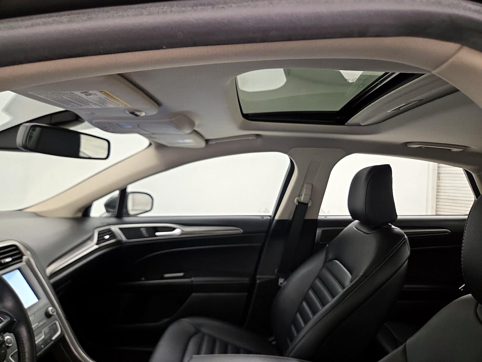 Sunroof(s) & Overhead Airbags