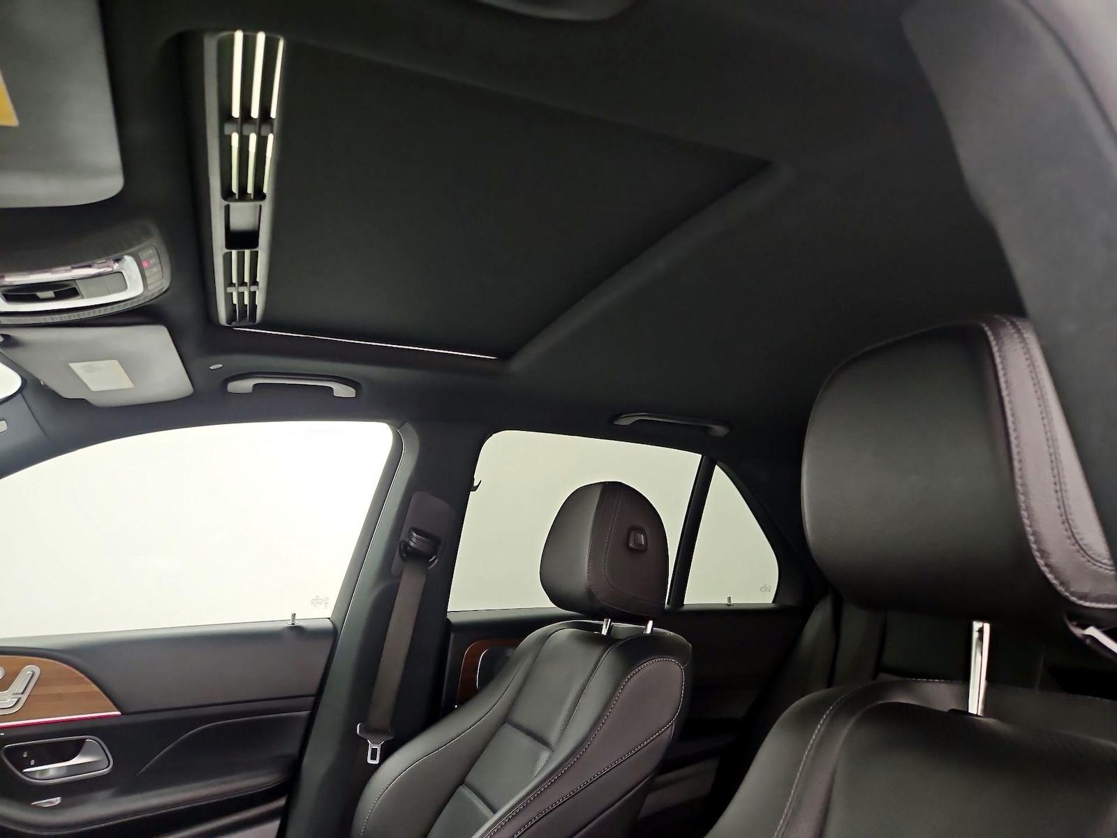 Sunroof(s) & Overhead Airbags