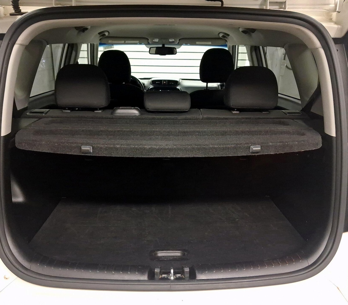 Trunk/Cargo (Seats Up)