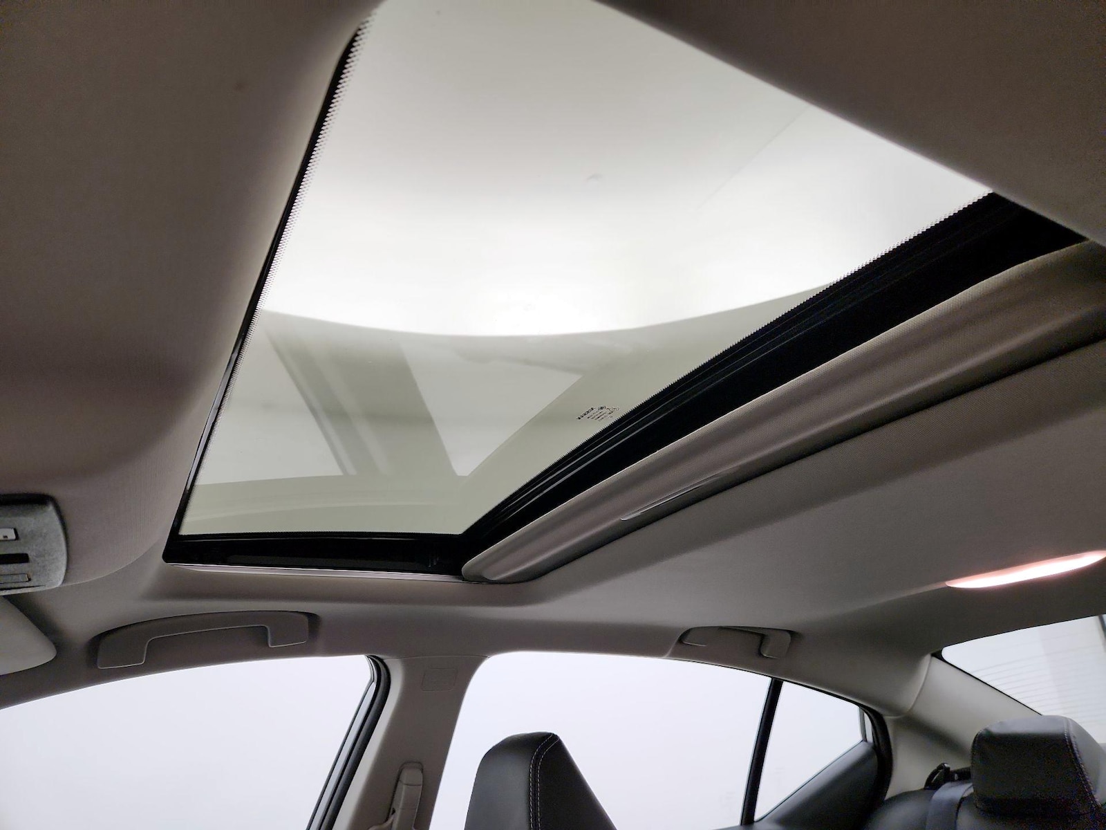 Sunroof(s) & Overhead Airbags