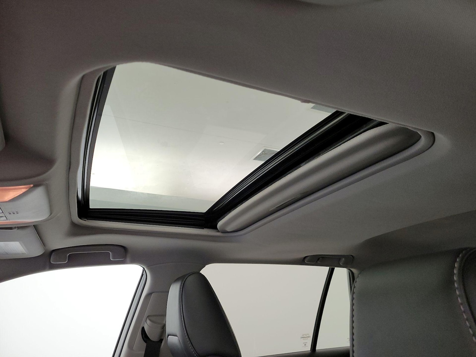 Sunroof(s) & Overhead Airbags