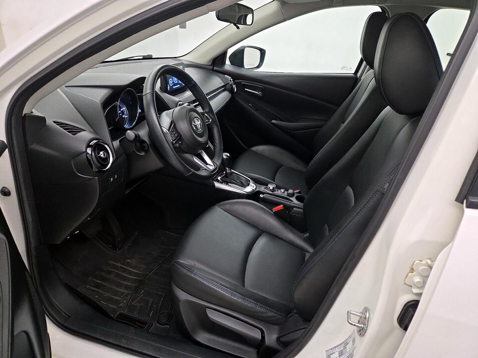 Side Airbags & Leatherette Seats