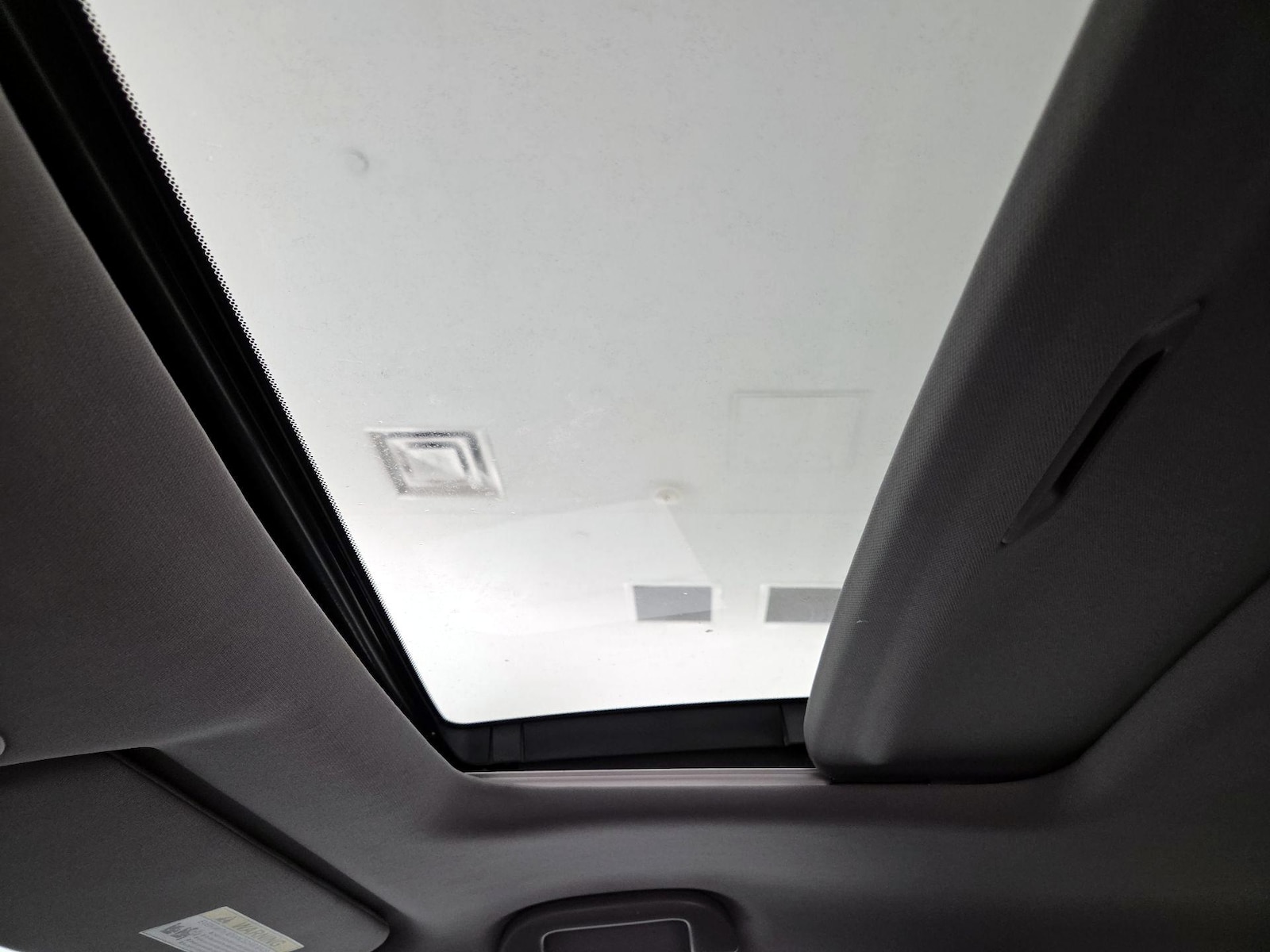 Sunroof(s) & Overhead Airbags