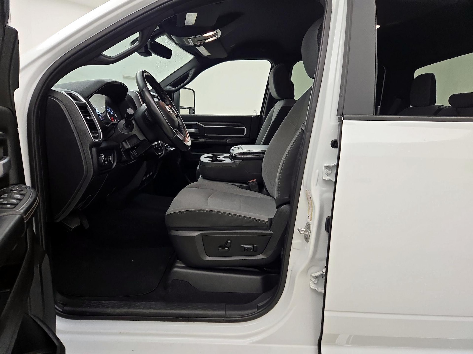 Power Seat(s) & Side Airbags