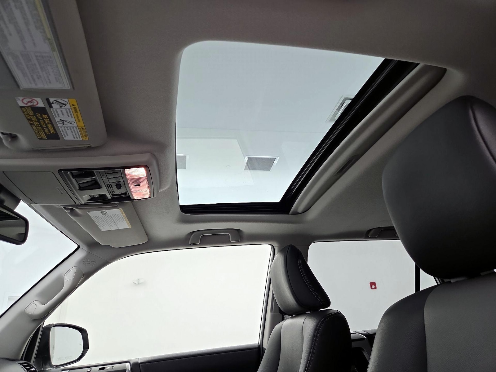 Sunroof(s) & Overhead Airbags