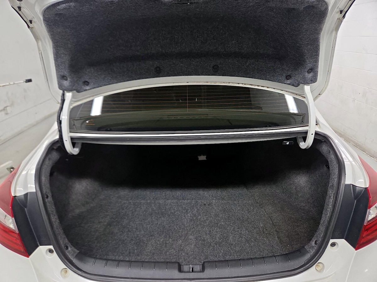 Trunk/Cargo (Seats Up)