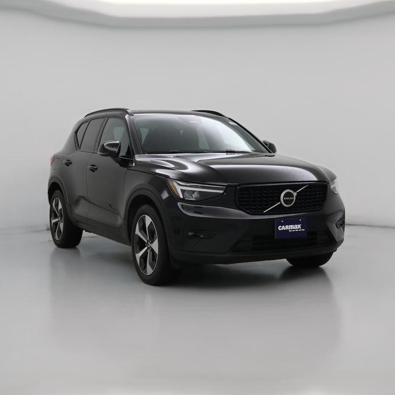 2025 Volvo XC40 B5 Plus Dark Theme