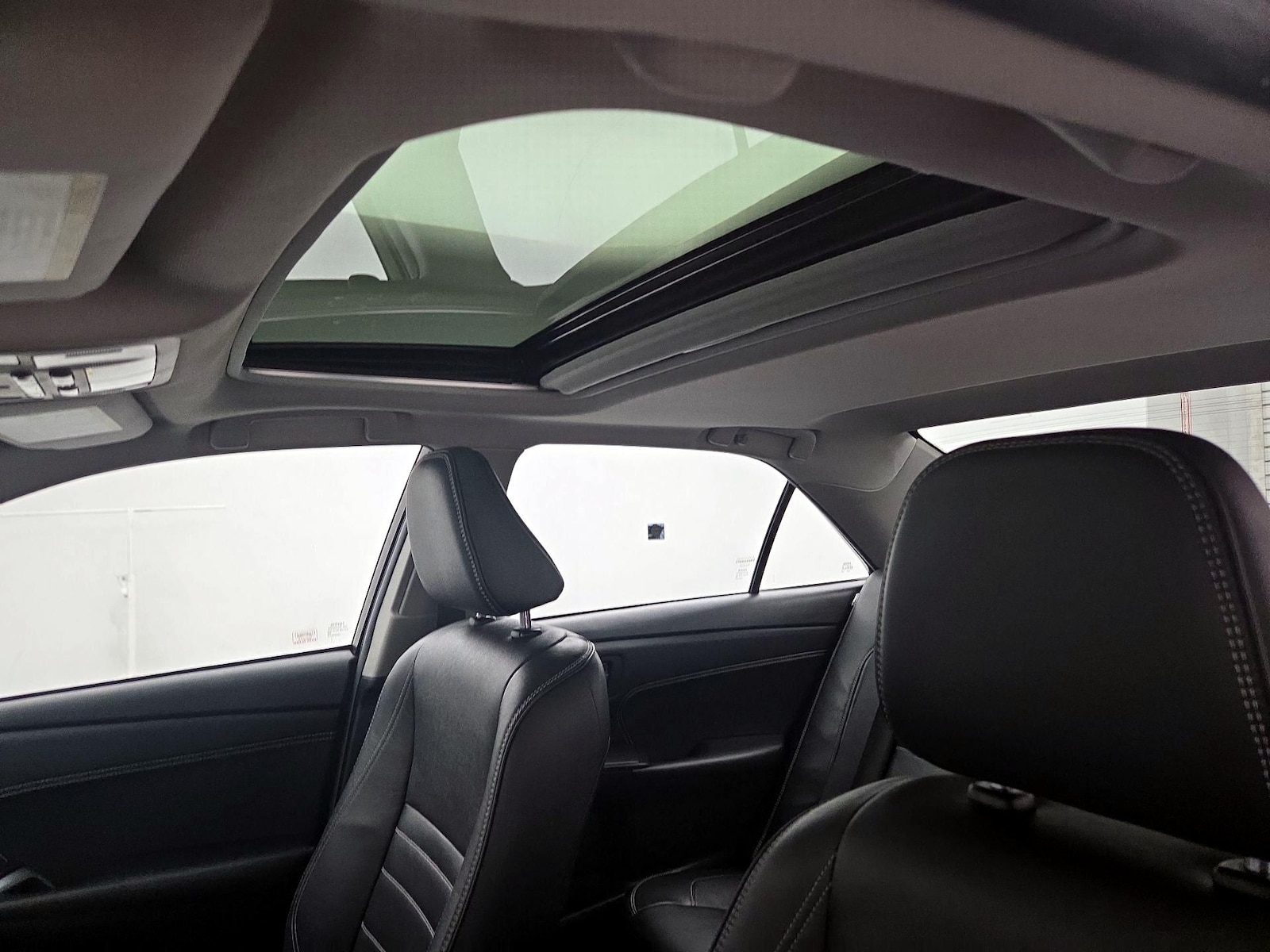 Sunroof(s) & Overhead Airbags