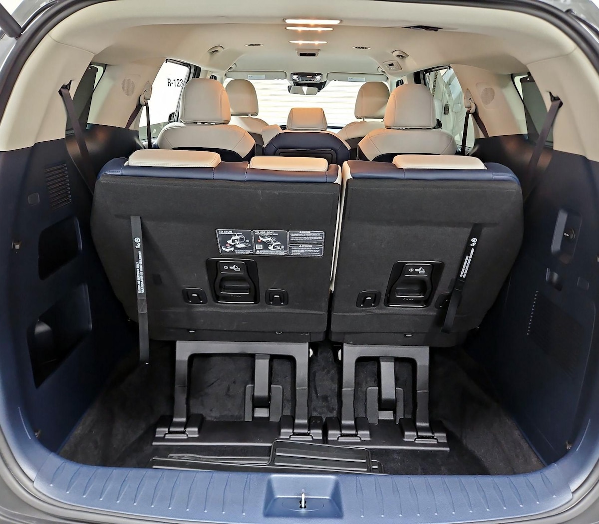 Trunk/Cargo (Seats Up)
