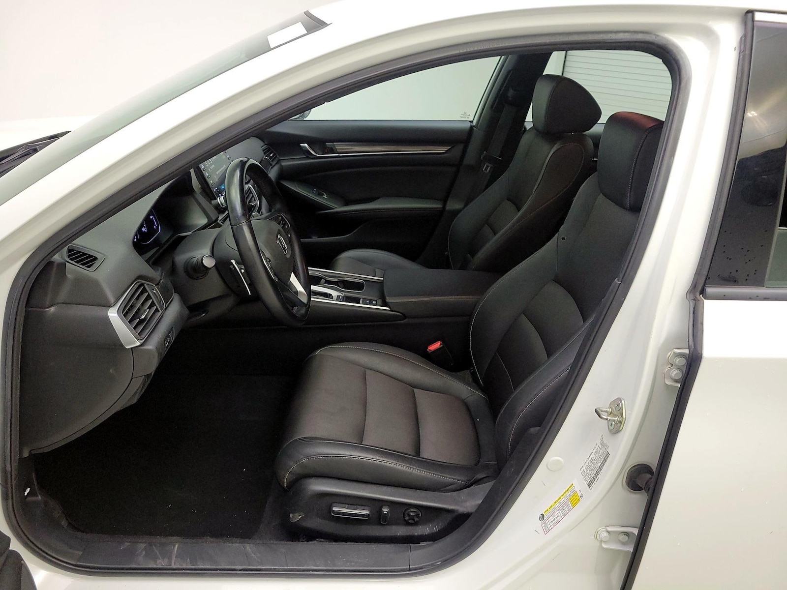 Power Seat(s) & Side Airbags