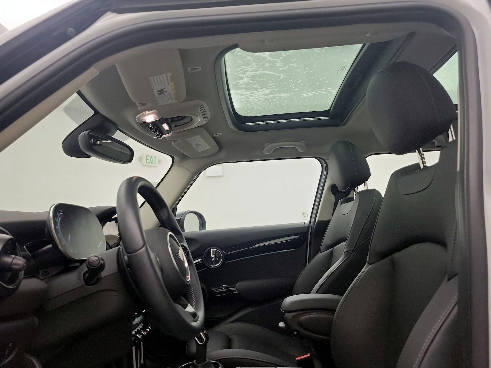 Panoramic Sunroof & Skylight(s)