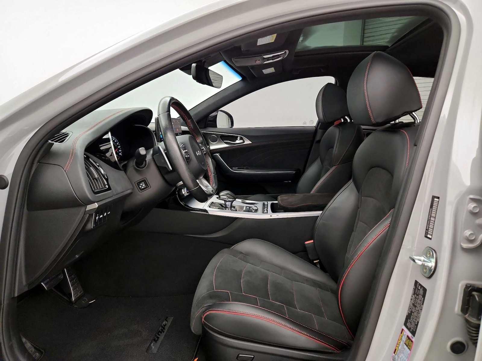 Sunroof(s) & Overhead Airbags