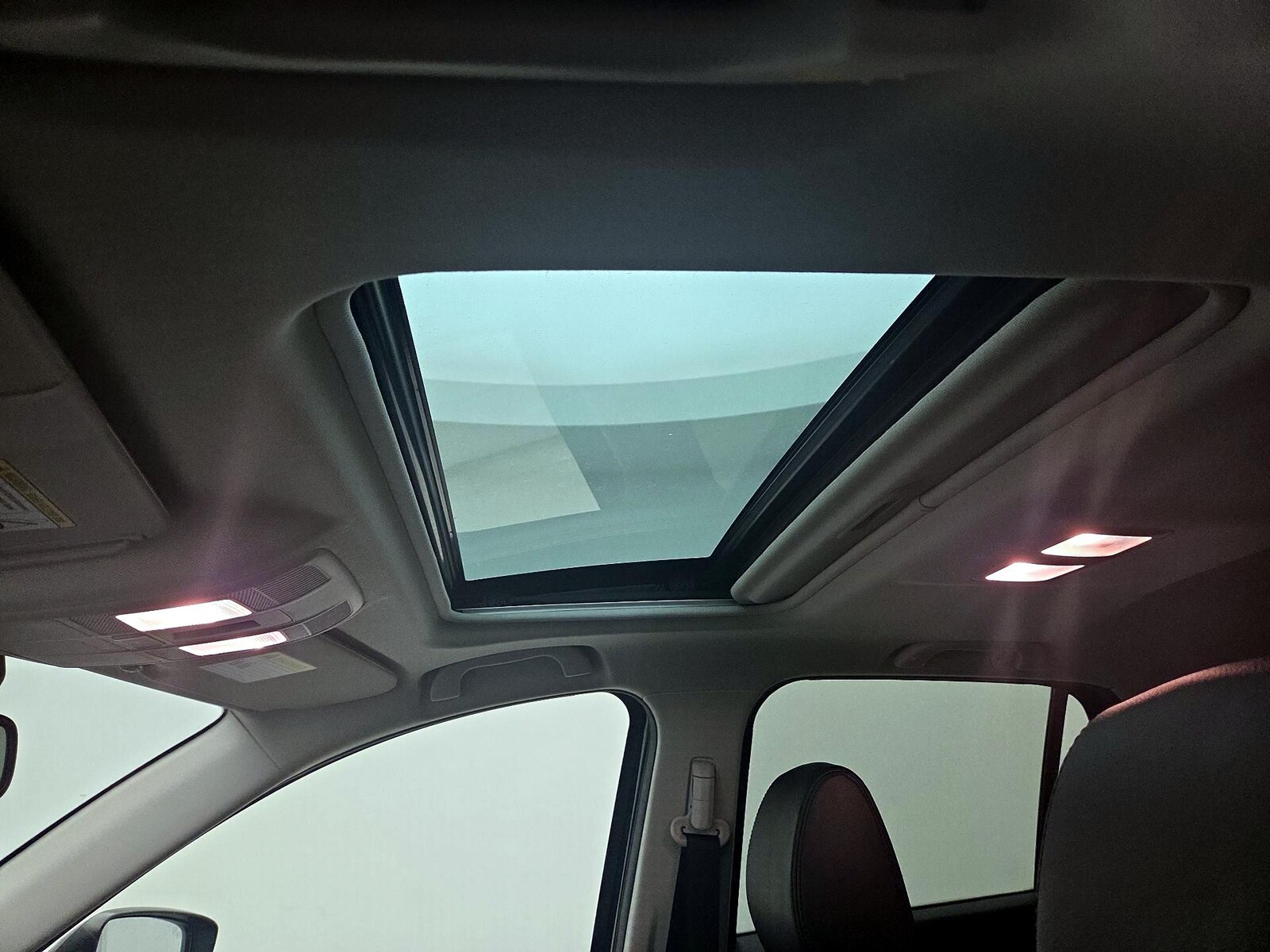 Sunroof(s) & Overhead Airbags