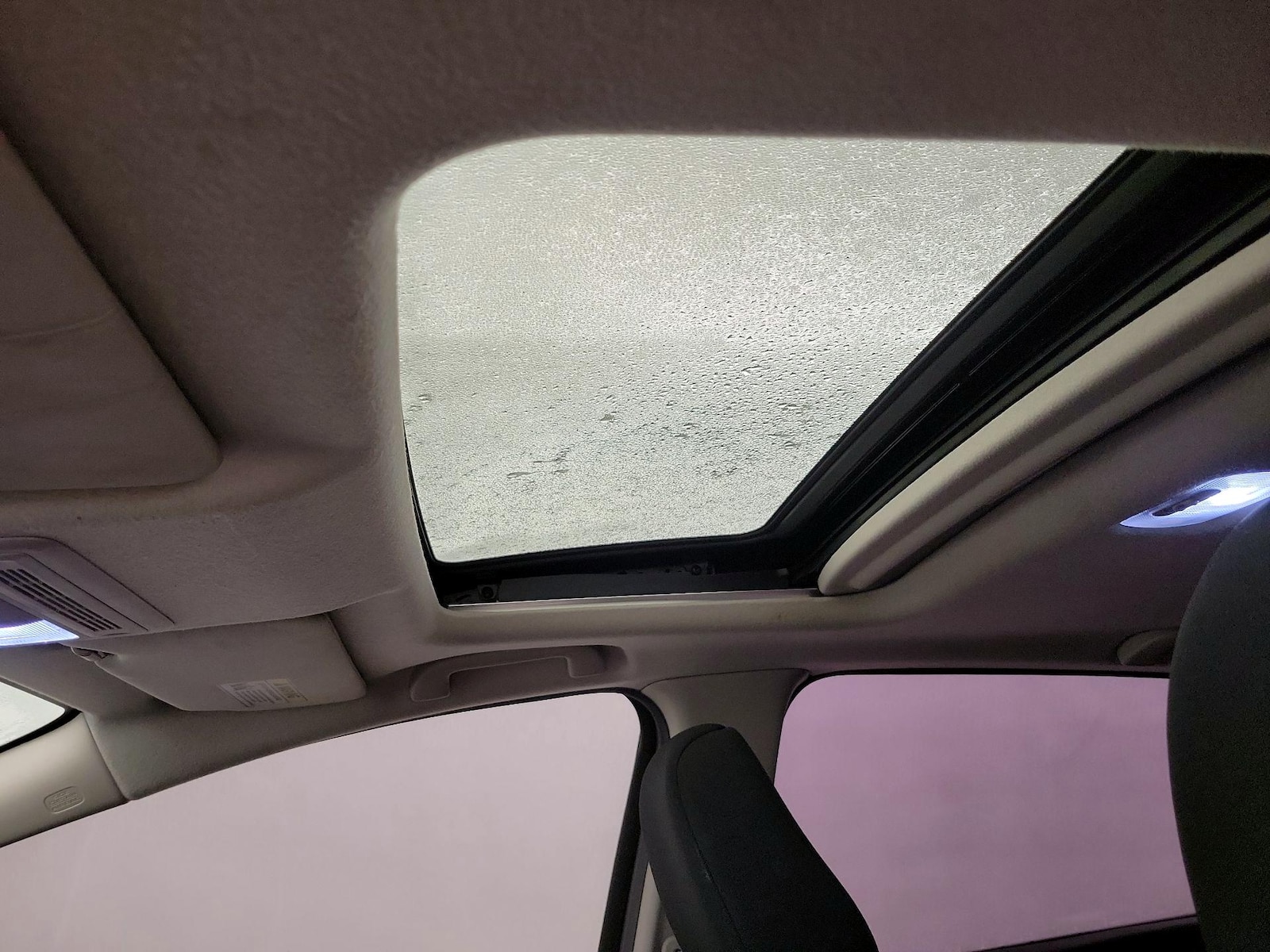Sunroof(s) & Overhead Airbags
