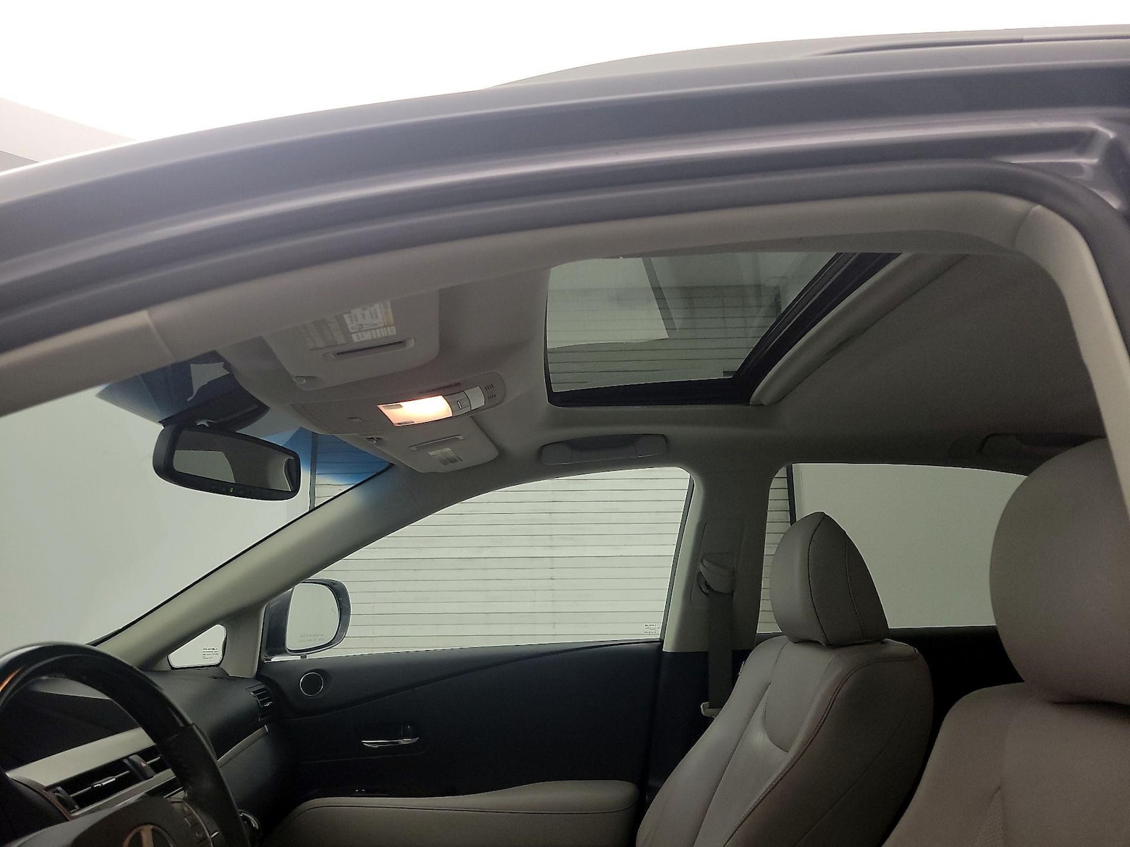 Sunroof(s) & Overhead Airbags