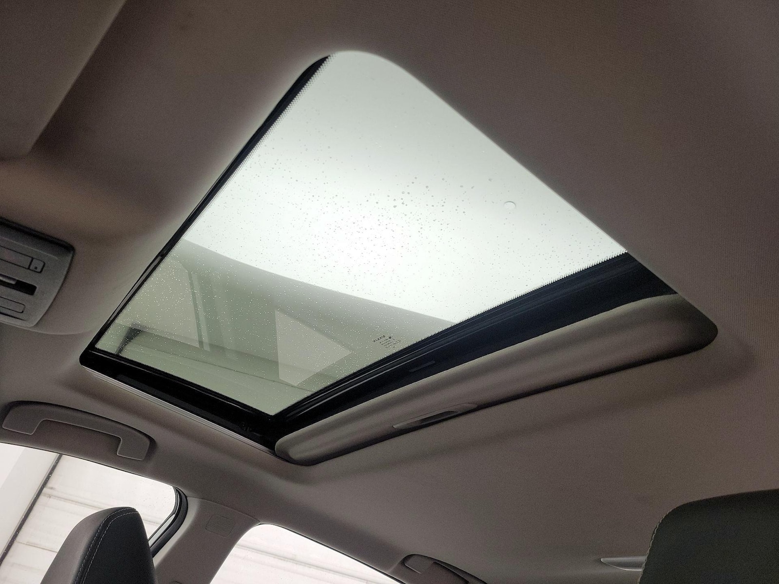 Sunroof(s) & Overhead Airbags