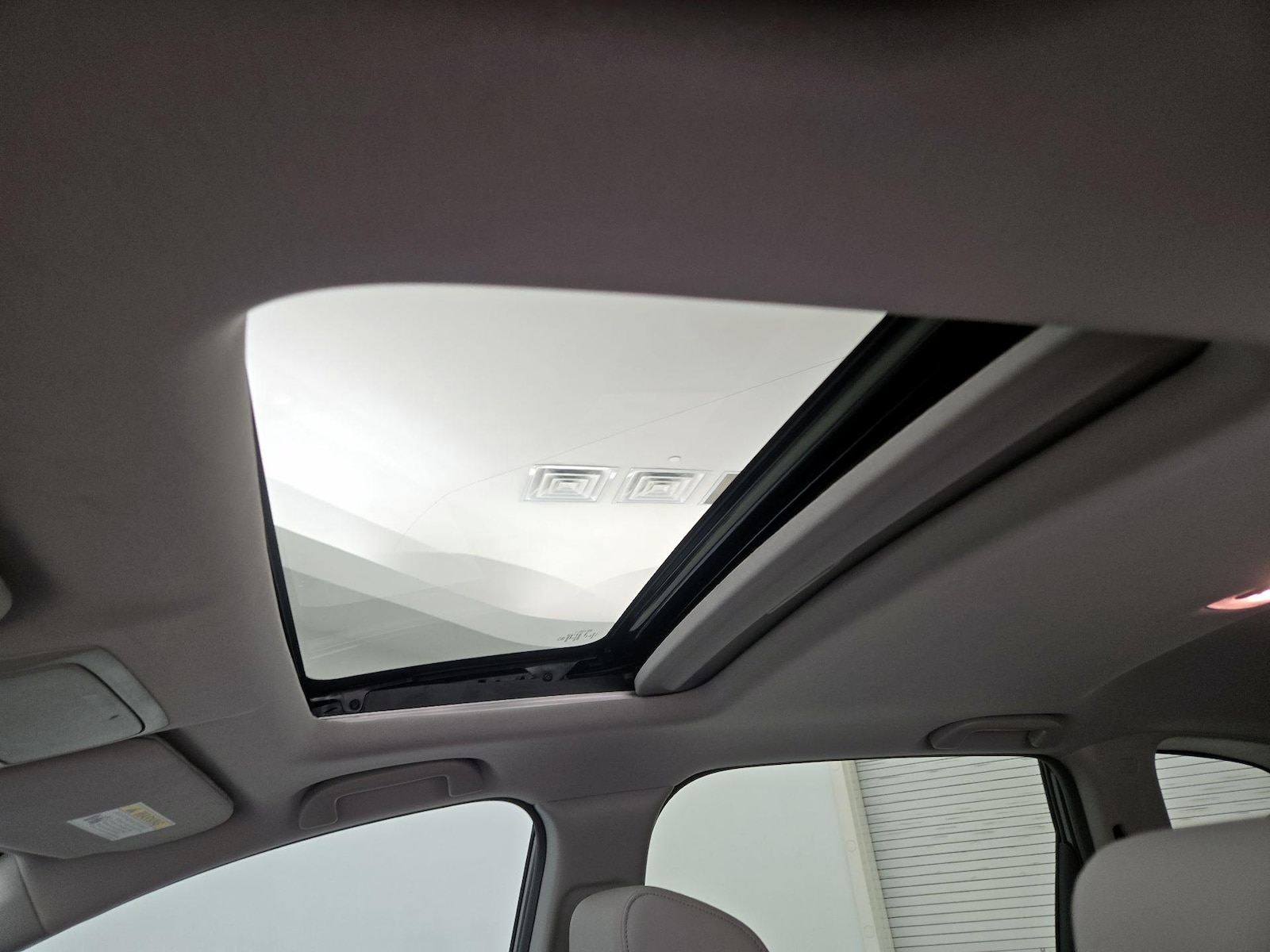 Sunroof(s) & Overhead Airbags