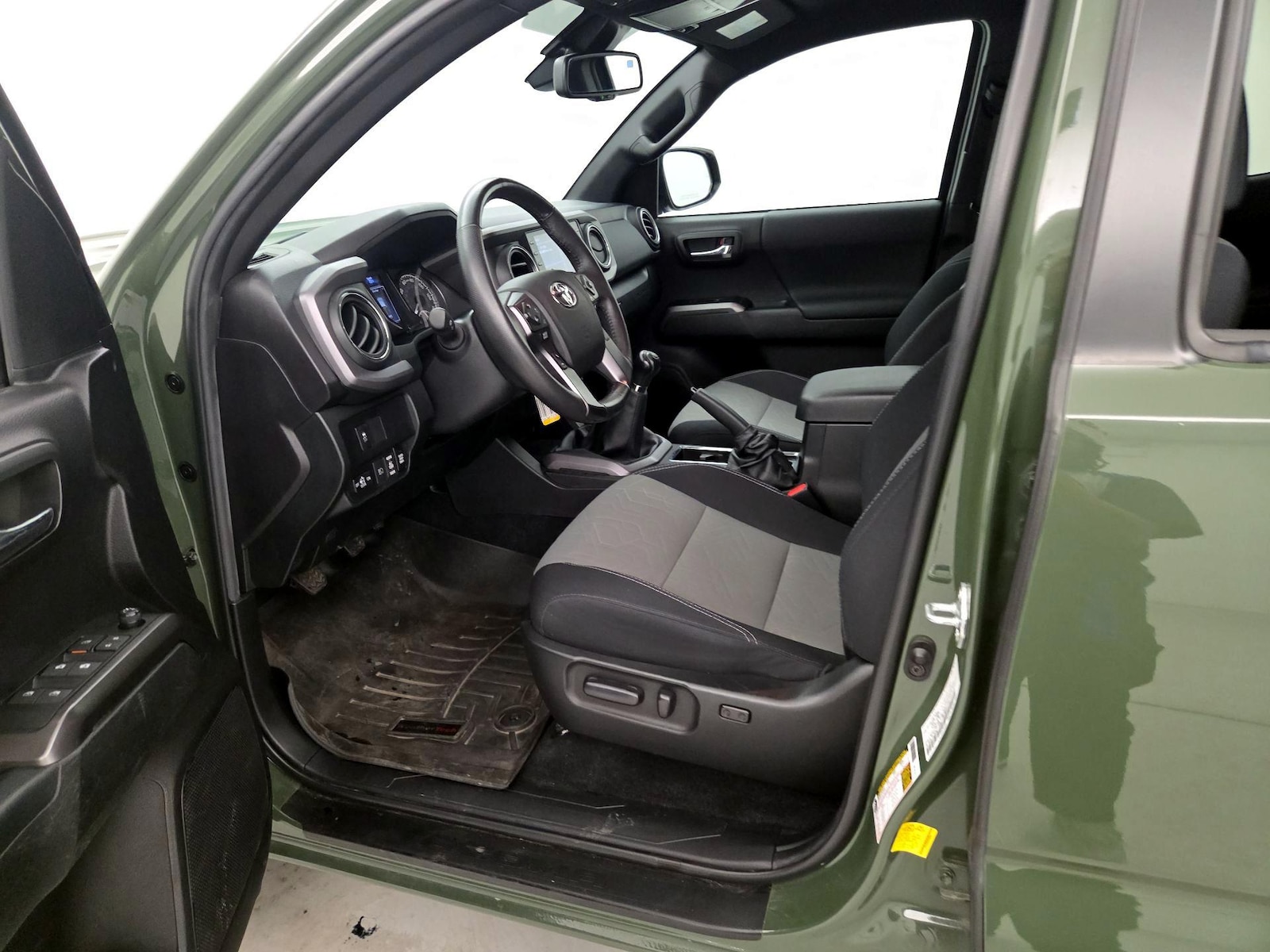 Power Seat(s) & Side Airbags