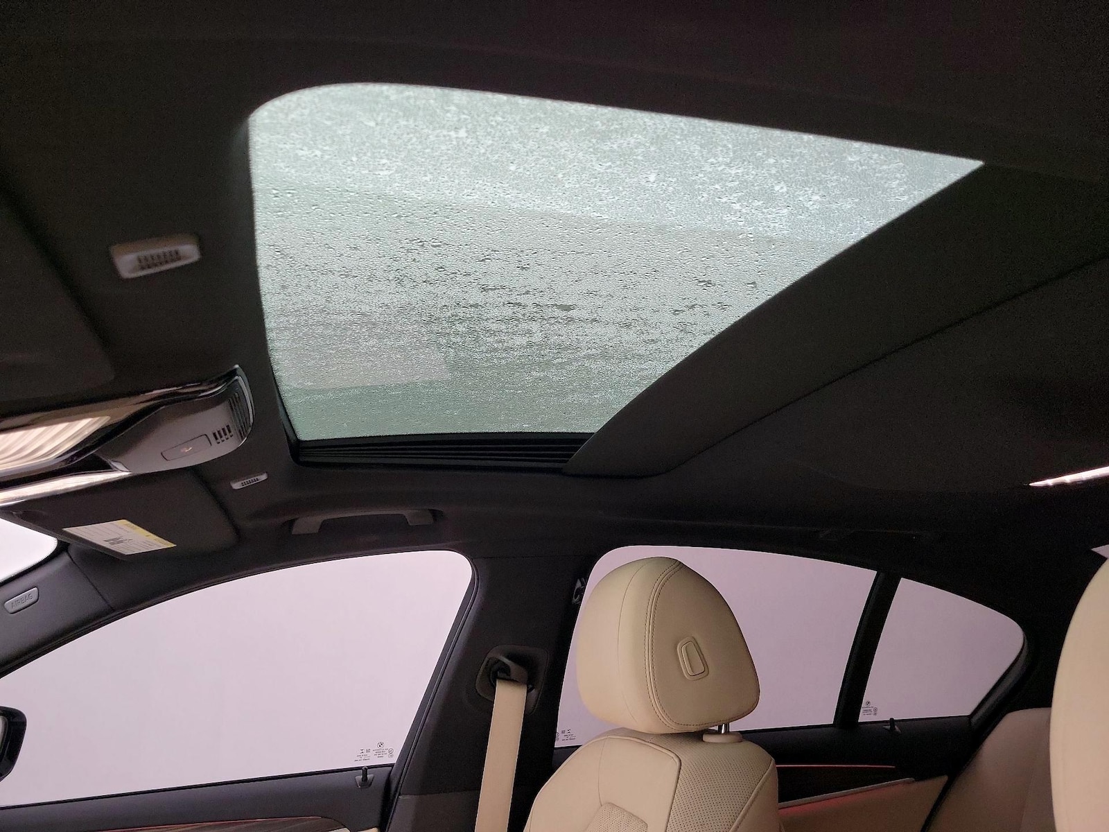 Sunroof(s) & Overhead Airbags