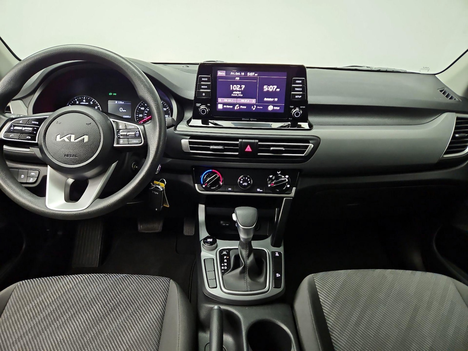 2023 Kia Seltos LX - Photo 10