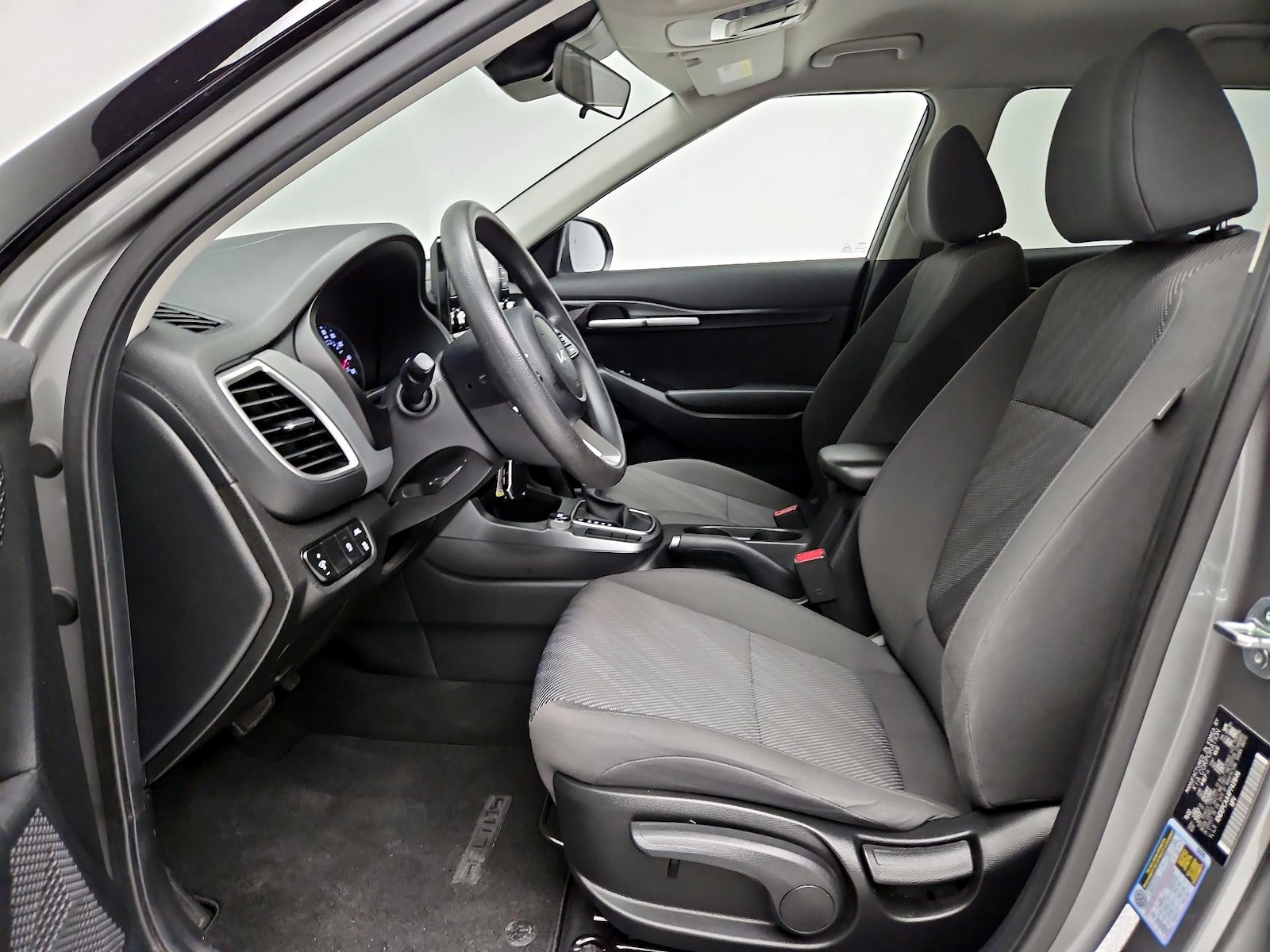 2023 Kia Seltos LX - Photo 12