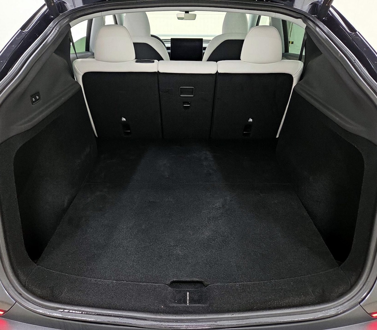 Trunk/Cargo (Seats Up)