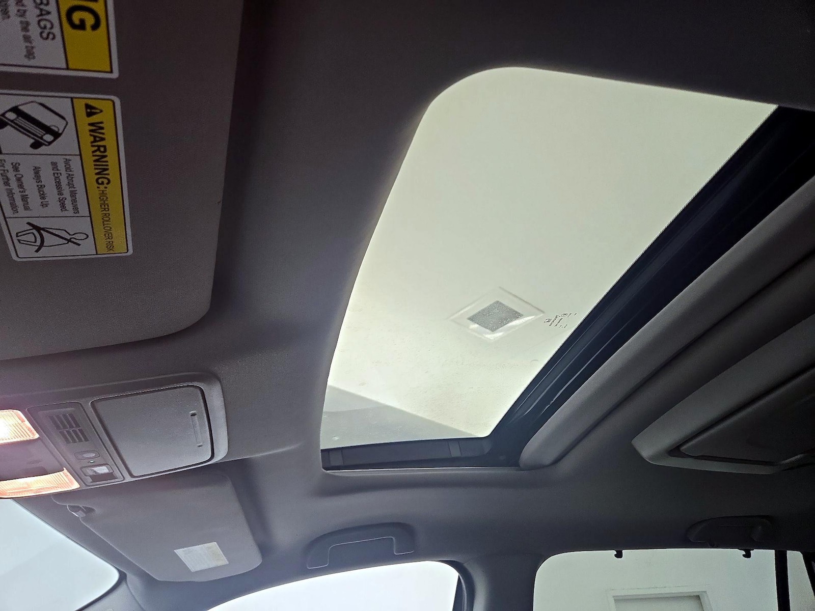 Sunroof(s) & Overhead Airbags