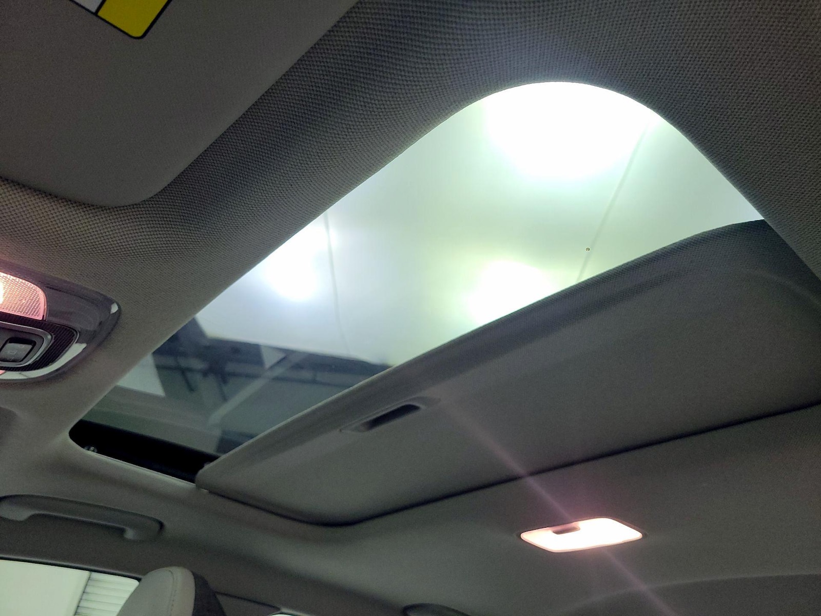 Sunroof(s) & Overhead Airbags